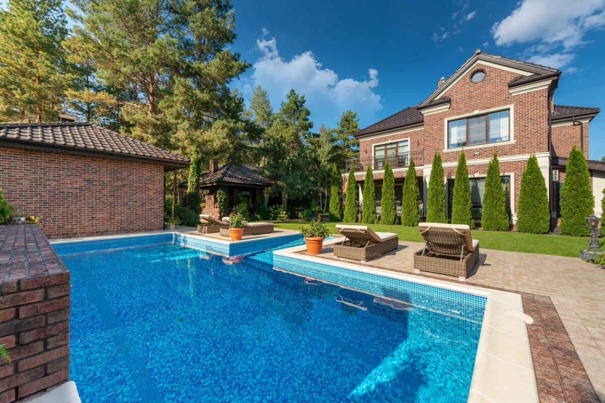 A Luxurious House